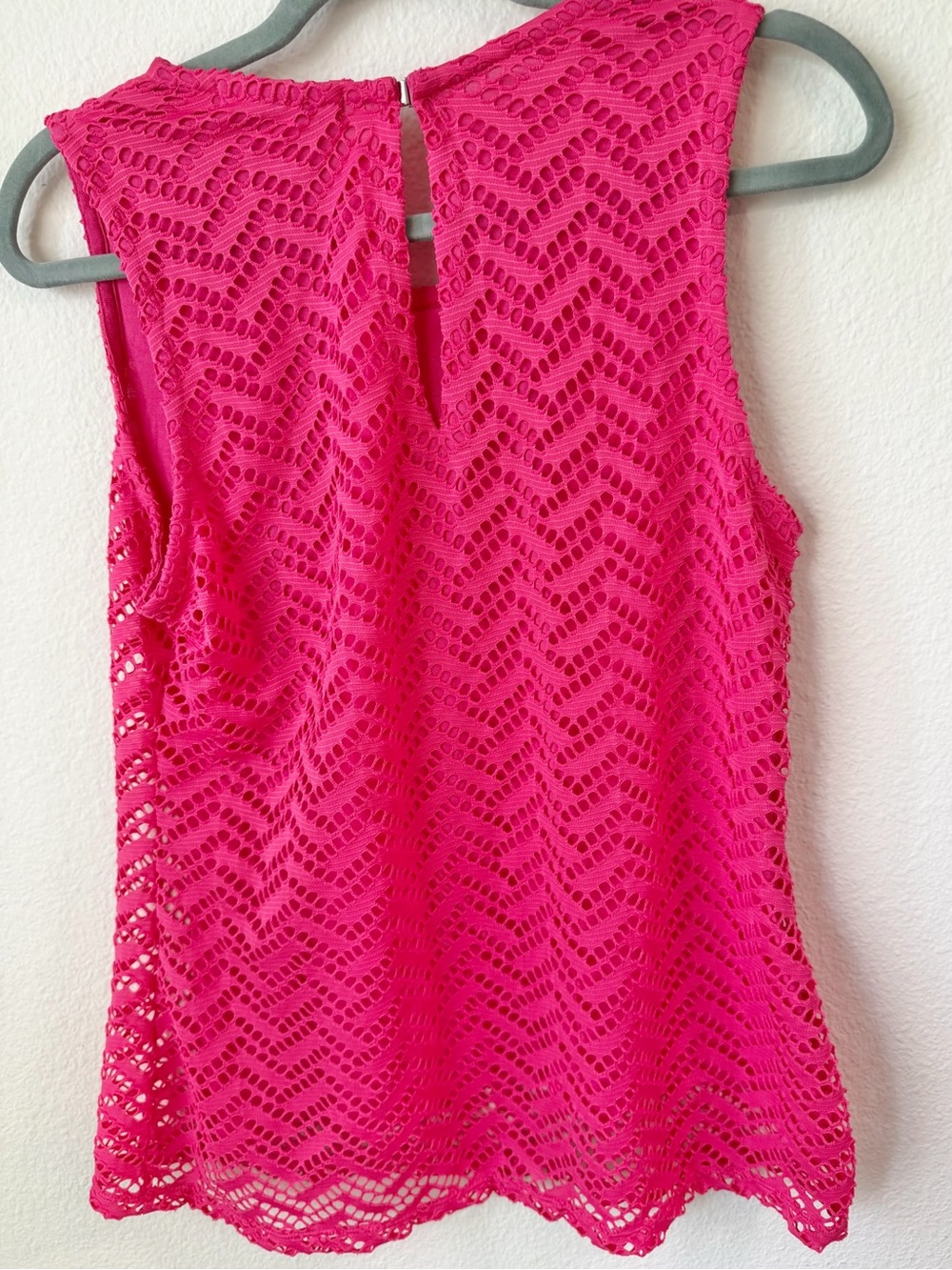 Banana Republic Women’s Tank Top Chevron Lace Overlay Sleeveless Hot Pink Size M - Picture 4 of 10